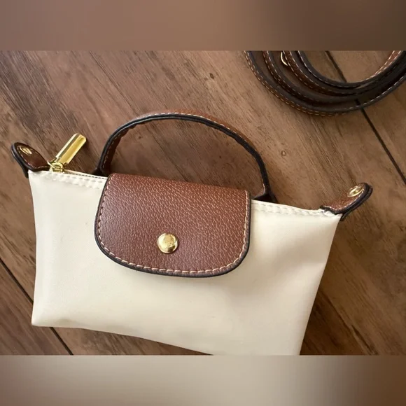 Women Pretty Bag - Picture 4 of 7